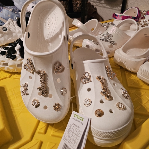 CROCS Shoes - Elevate Your Comfort!💛 Classic White Baya Platform Crocs!💛